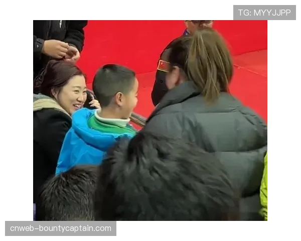 球迷花絮:残疾小球迷现场圆梦,获赠赵继伟签名球鞋